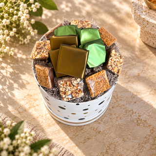 Golden Confetti Hat Box | 14 Pieces